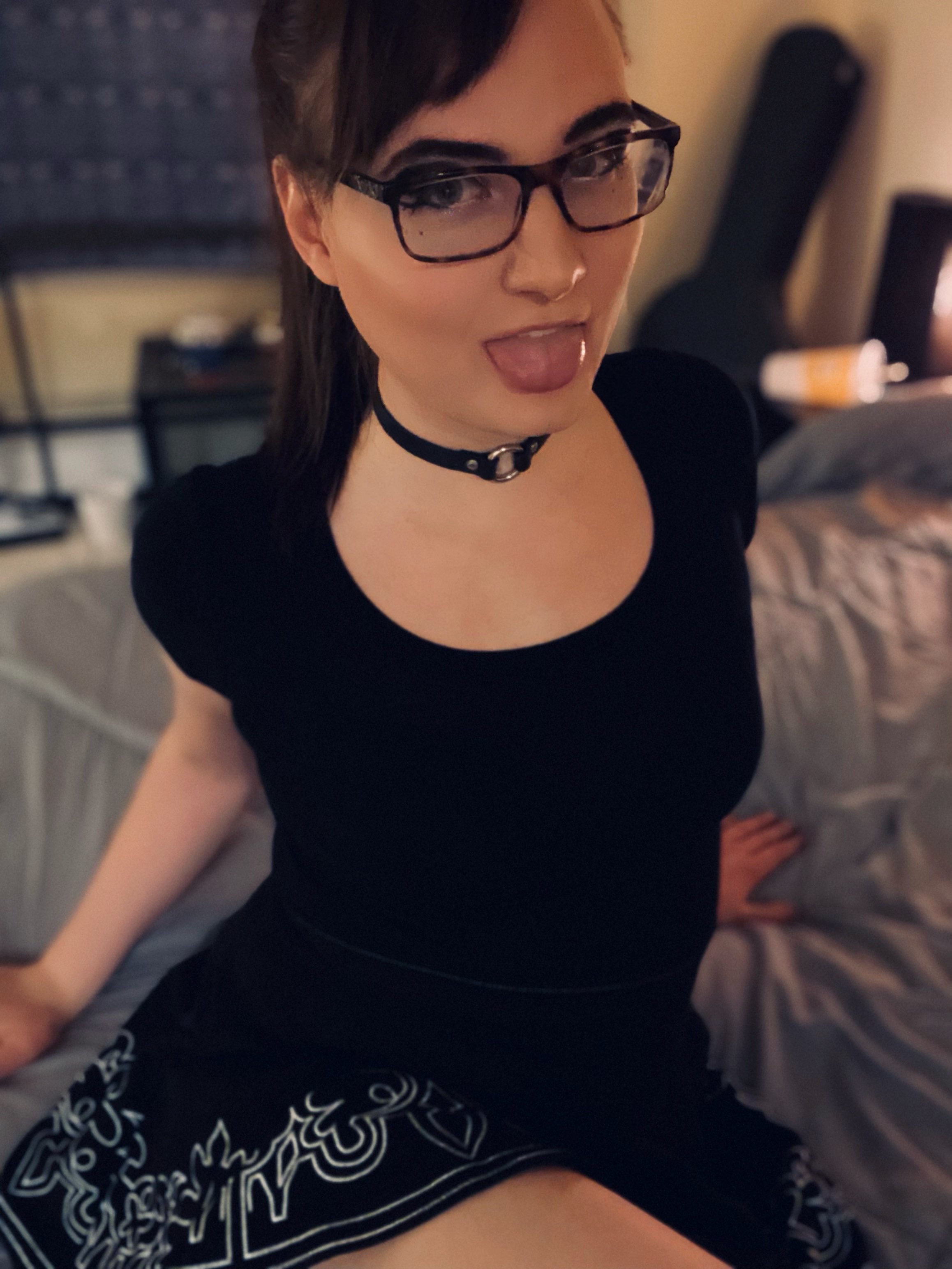 Choker and a Dress : r/femboy