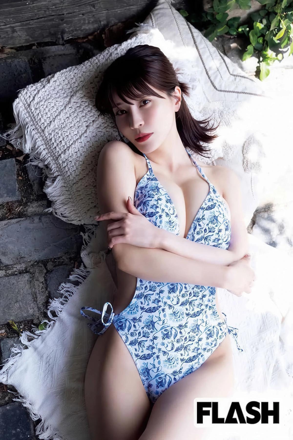 Asuka Kishi 岸明日香, Hana Takeuchi 竹内花, FLASH 2025.09.02 (フラッシュ 2025年9月2日号)(19)