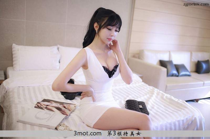 性感美女换了多套衣服等待网友出现(20)