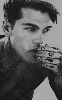 Stephen James TlGwVcMn_o