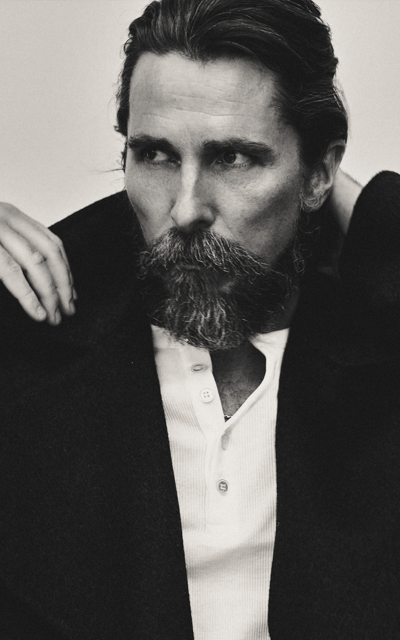brunet - Christian Bale BvzoUdhd_o