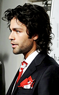 Adrian Grenier 1BN7xUwU_o