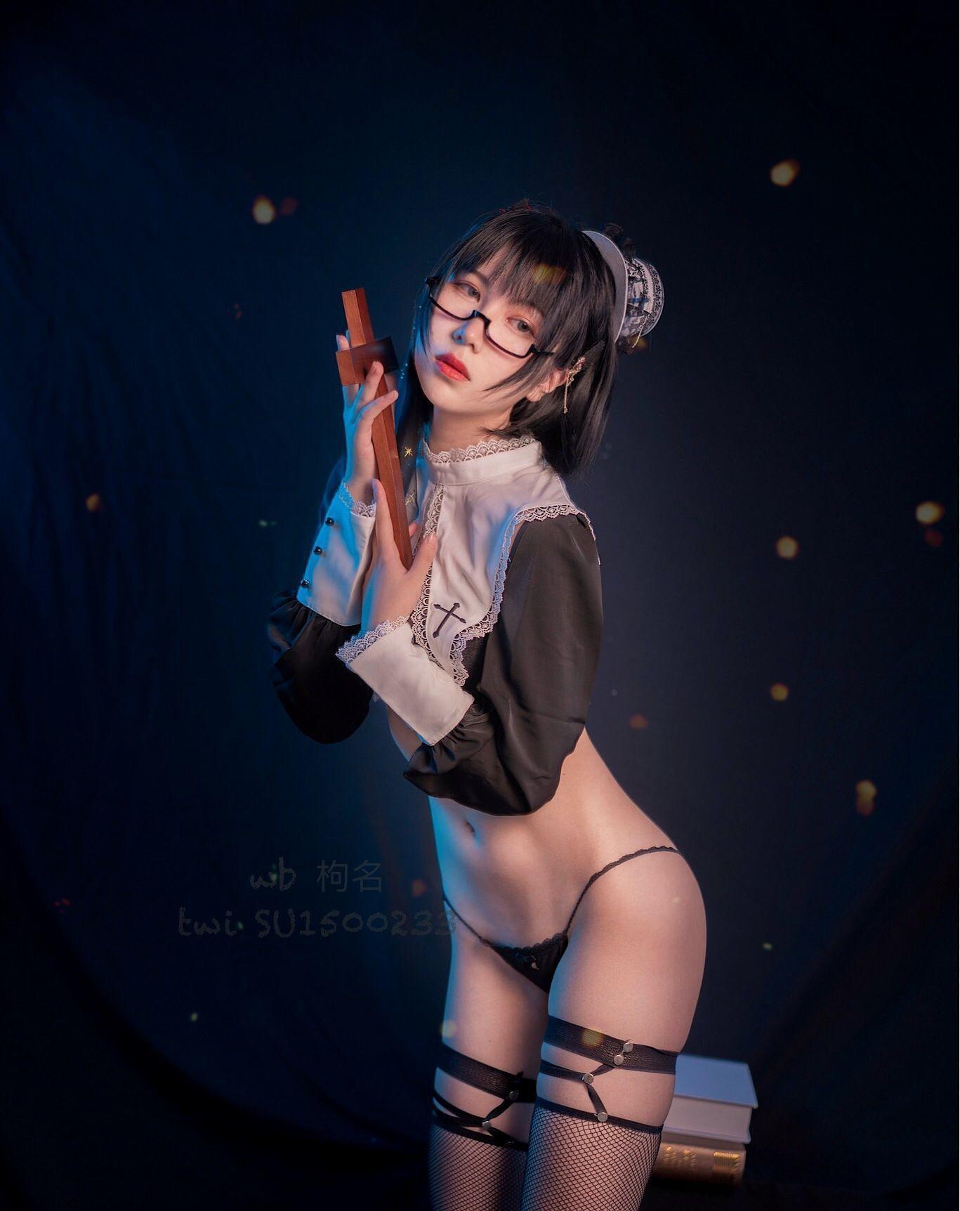 [网红Coser] 逐月su 《修女》 写真集(19)