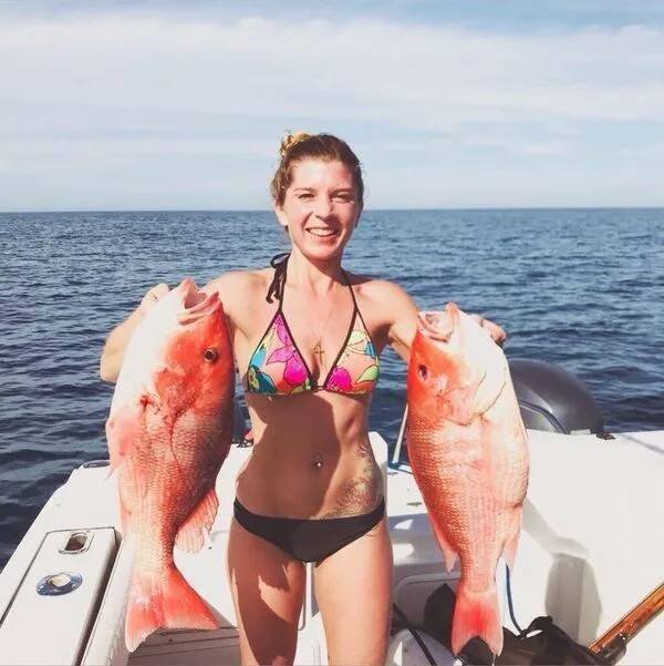 GIRL FISHING TQXExhpU_o