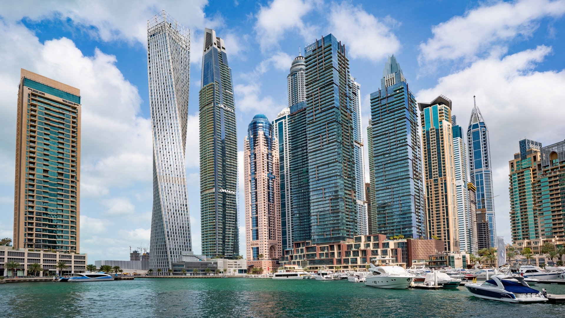 Dubai_Emirates_UAE_Skyscrapers_Motorboat_Houses_599810.jpg