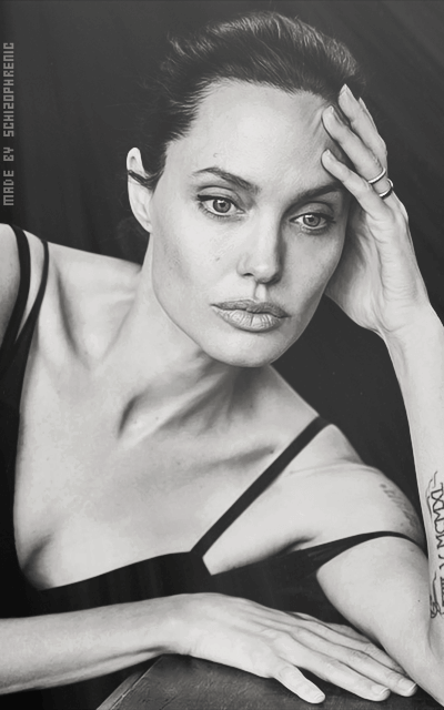 Angelina Jolie DfdtKJnp_o