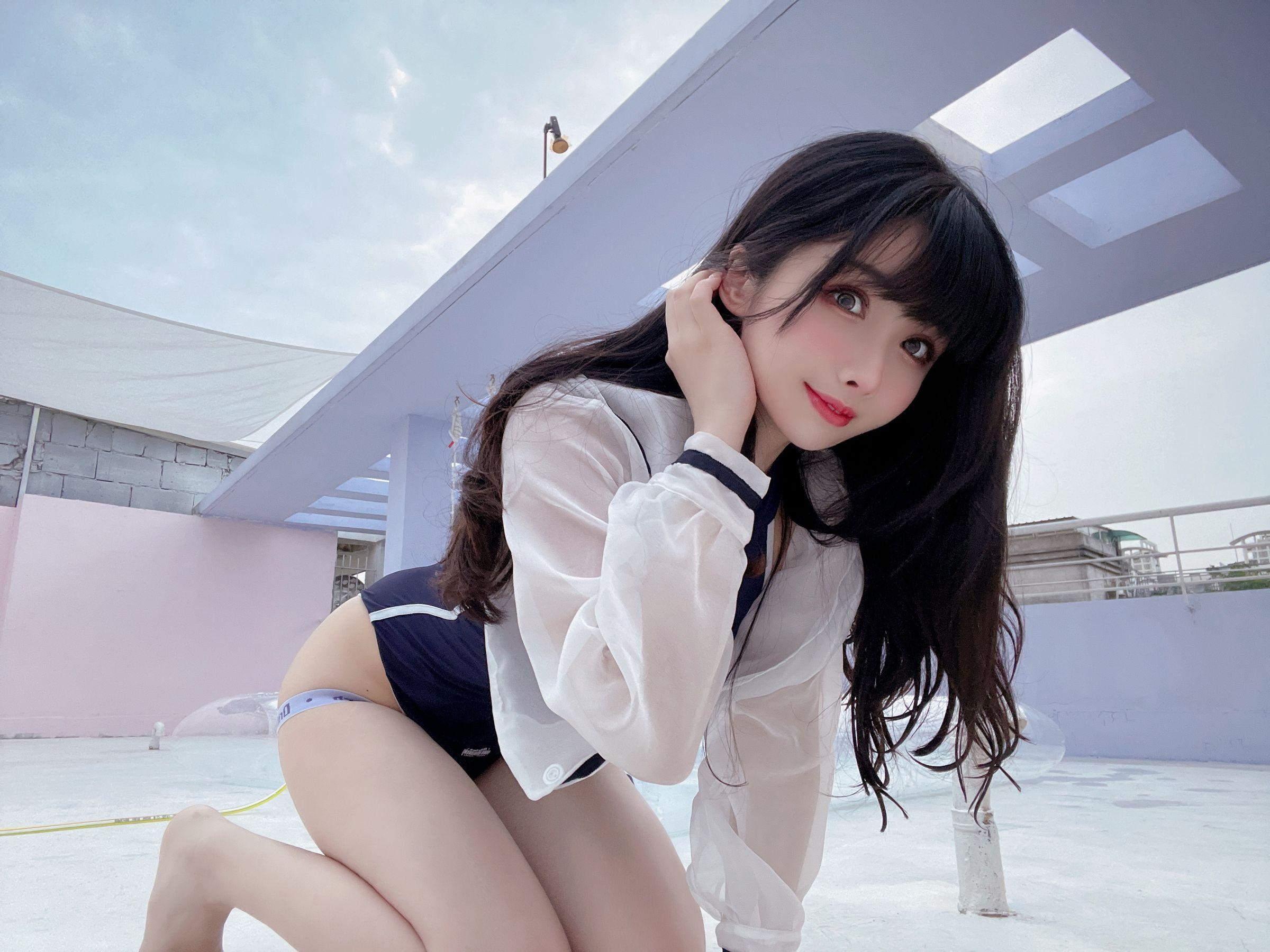 [网红COSER] rioko凉凉子 – 天台竞泳(47)