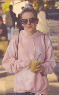 Kiernan Shipka OWRFgKTh_o