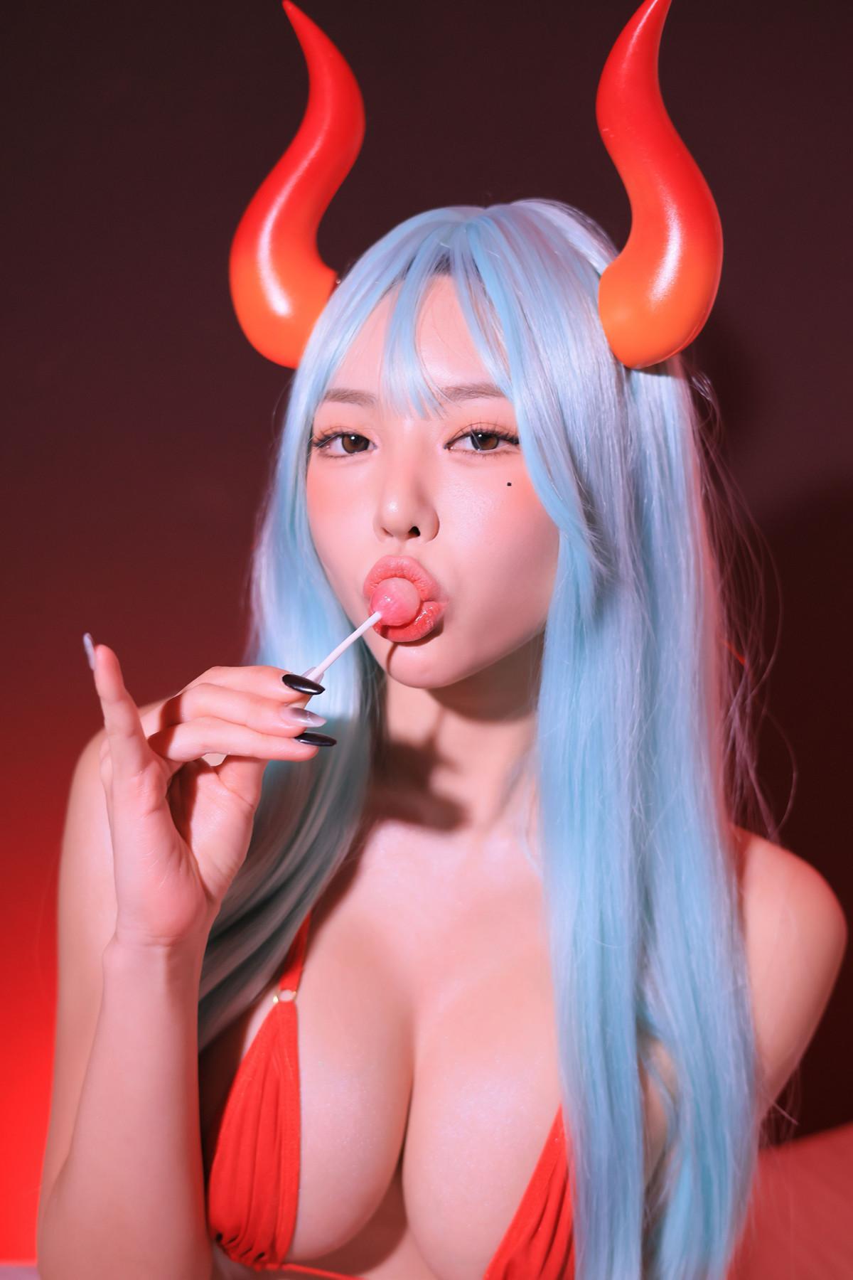 Dongeuran 동그란, PhotoBook 「Red Succubus」 Set.04(20)