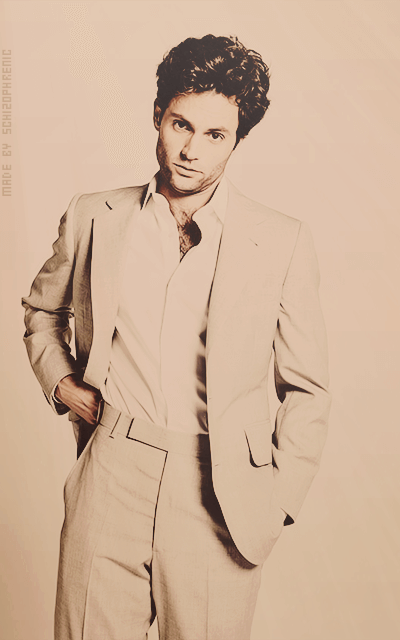 Penn Badgley T5CrjHCI_o