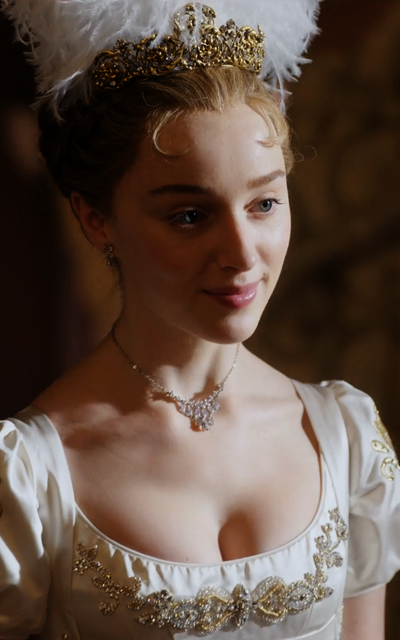 Phoebe Dynevor JiWlY9he_o