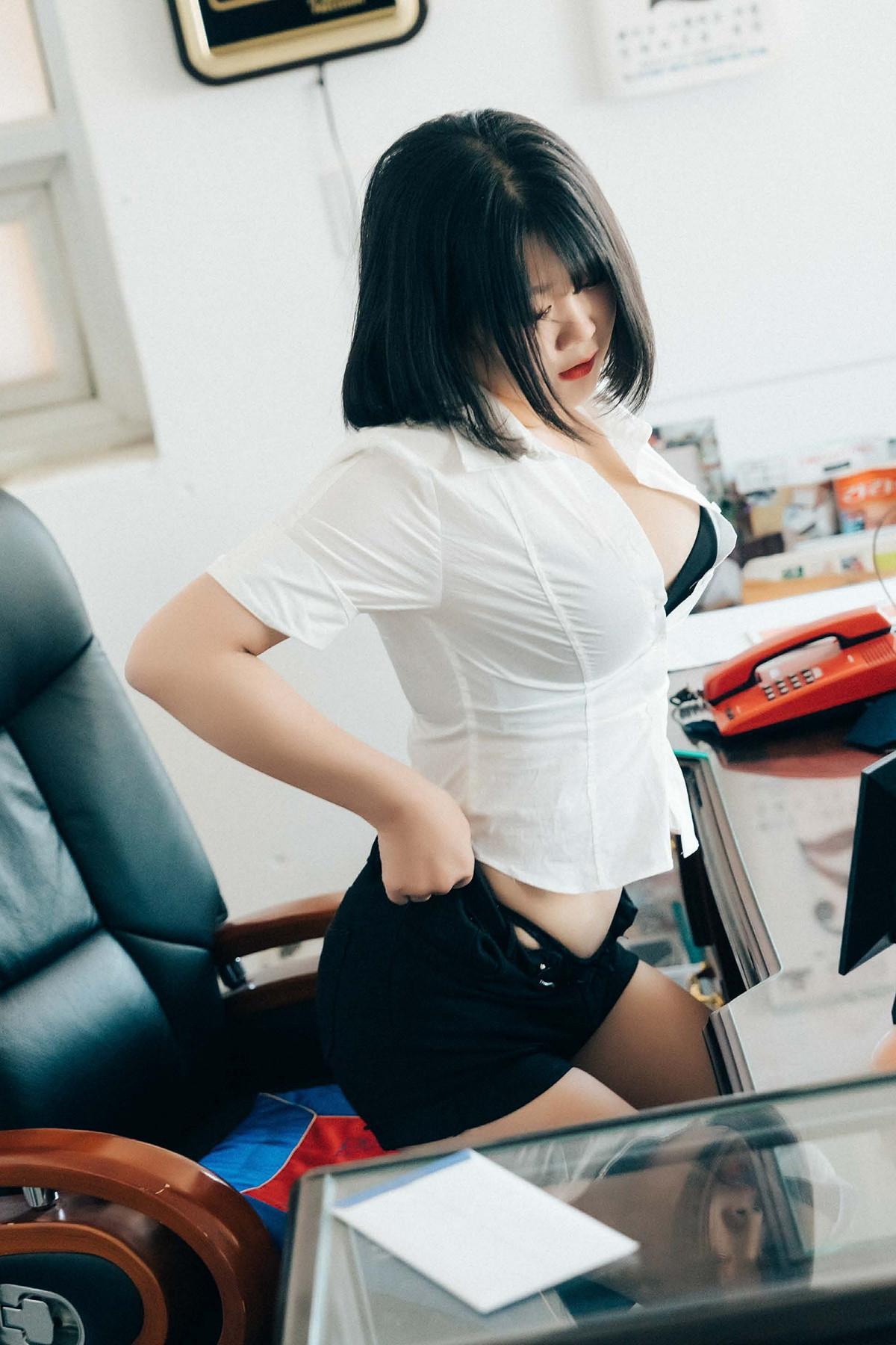 ZIA.Kwon 권지아, Loozy ‘Female Employee’ Set.02(9)