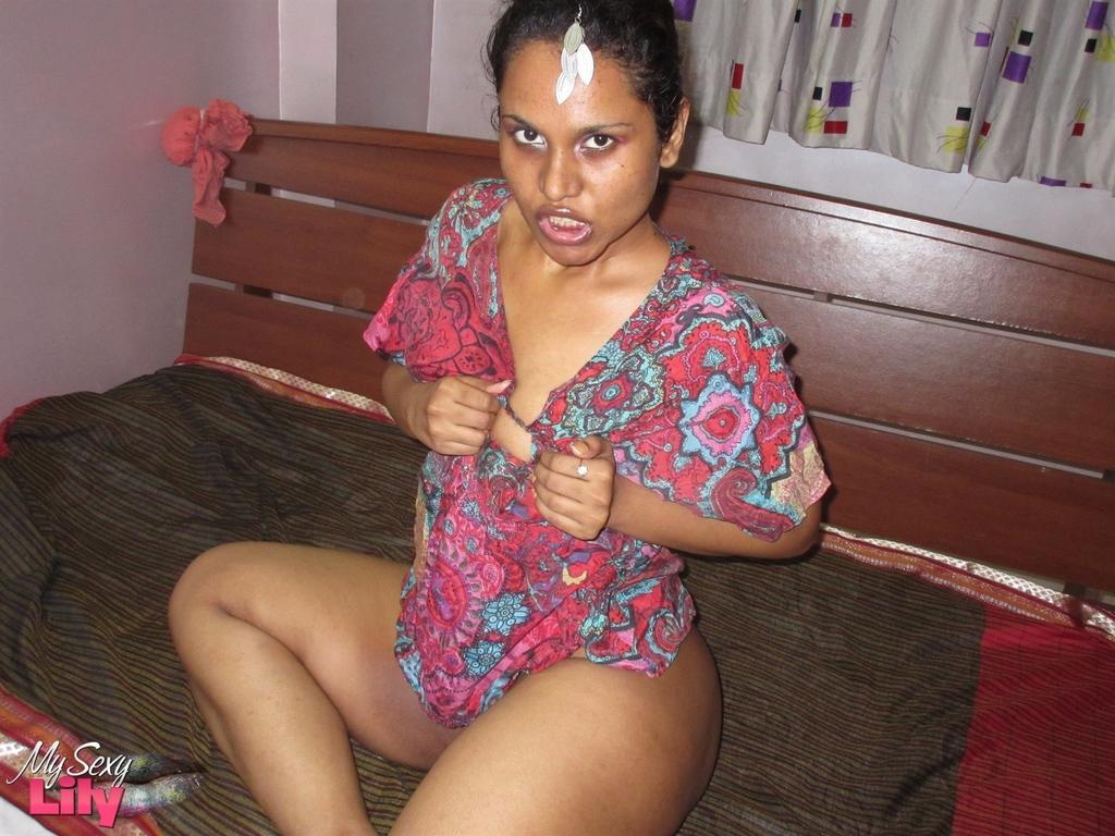 Indian female flaunts her big ass before showing her naked pussy(14)