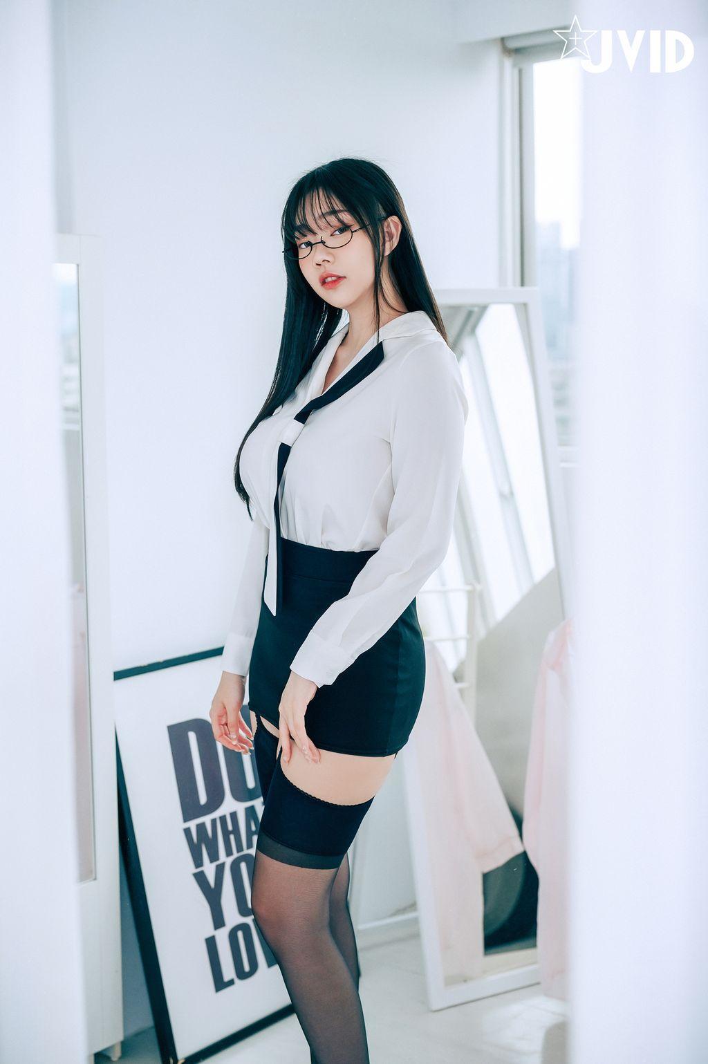 [JVID] 苡昕Slivia: 超巨乳女秘書 (159 photos)(97)