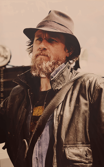 Charlie Hunnam I8Tt6vM2_o