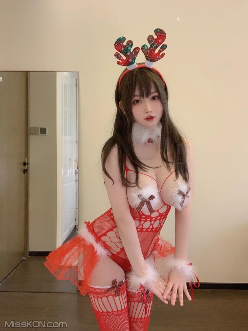 Coser@蜜桃少女是依酱呀: 2021圣诞特辑 (58 photos )(53)