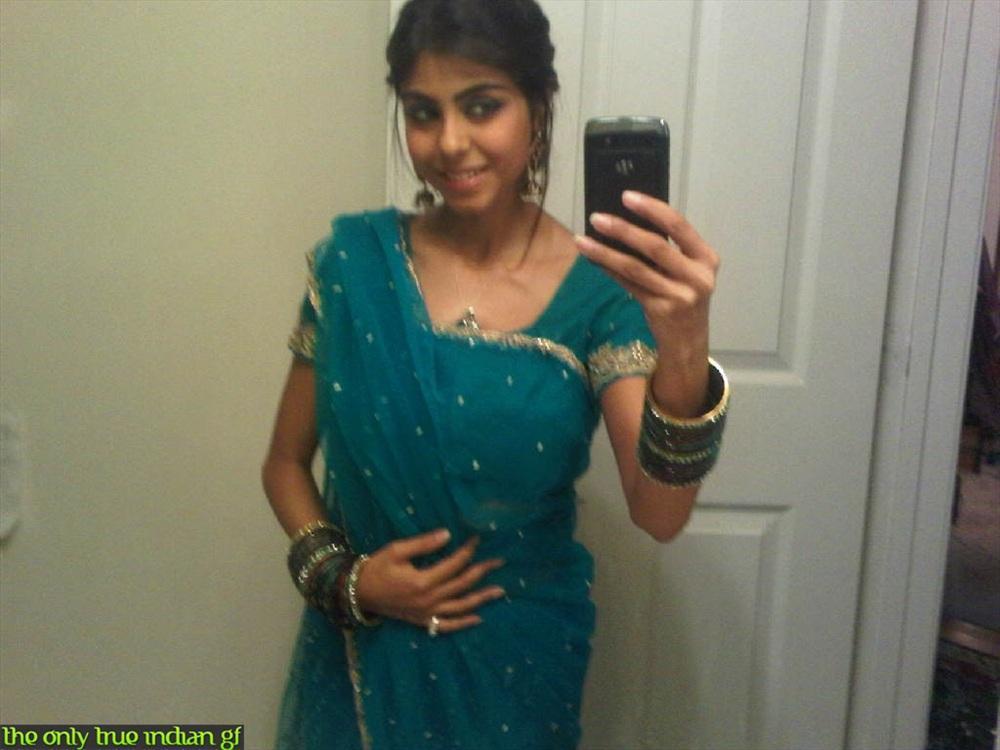 Indian female tales no nude self shots in the bathroom mirror(3)