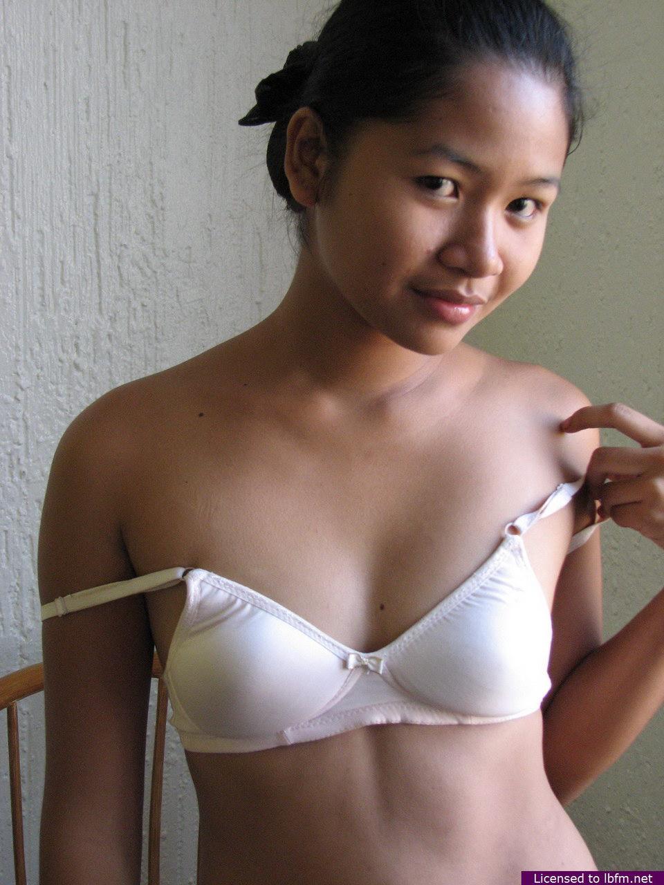 Barely legal Asian girl casually strips off her clothes for nude poses(4)