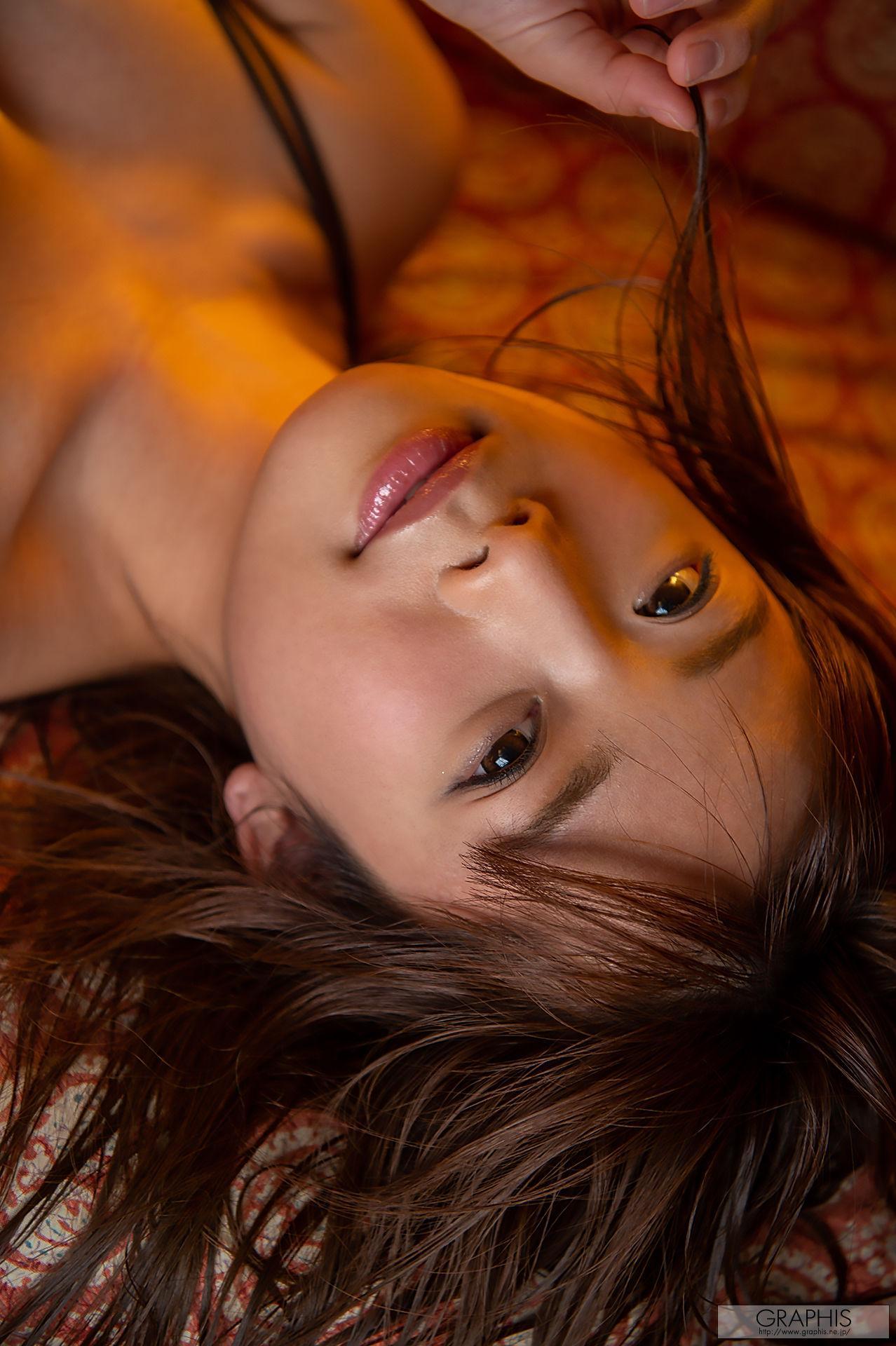 Mana Sakura 紗倉まな [Graphis] Limited Edition 写真集(7)