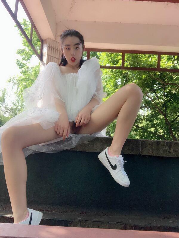国模人体 浙江美术学院大二气质美女吴X晶《凉亭》