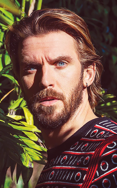 Dan Stevens Sm8OoRrH_o