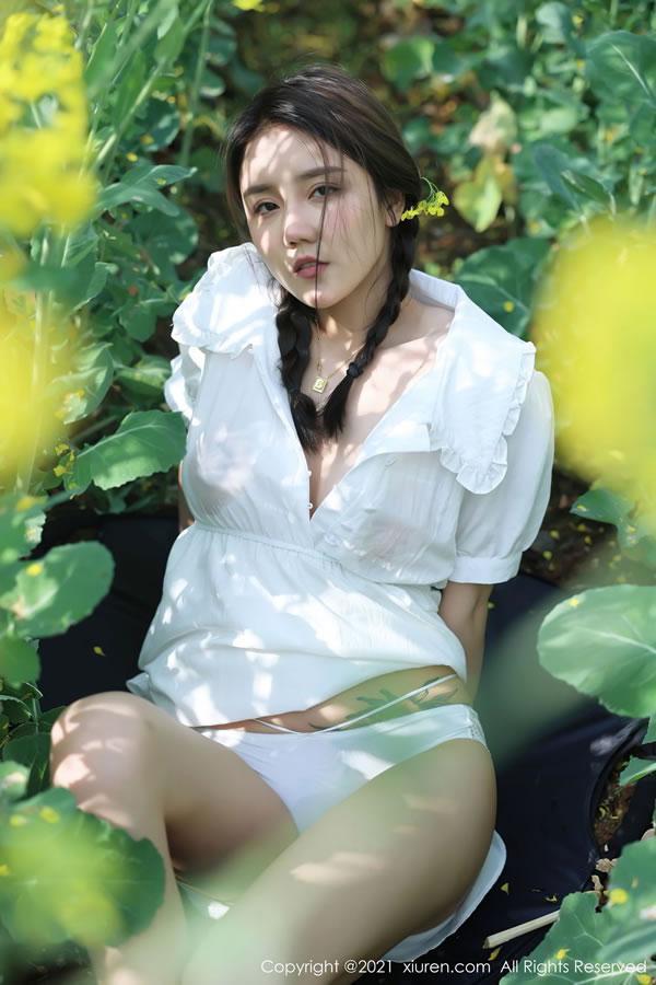 双麻花美女夏西CiCi户外花丛外拍清纯动人(14)