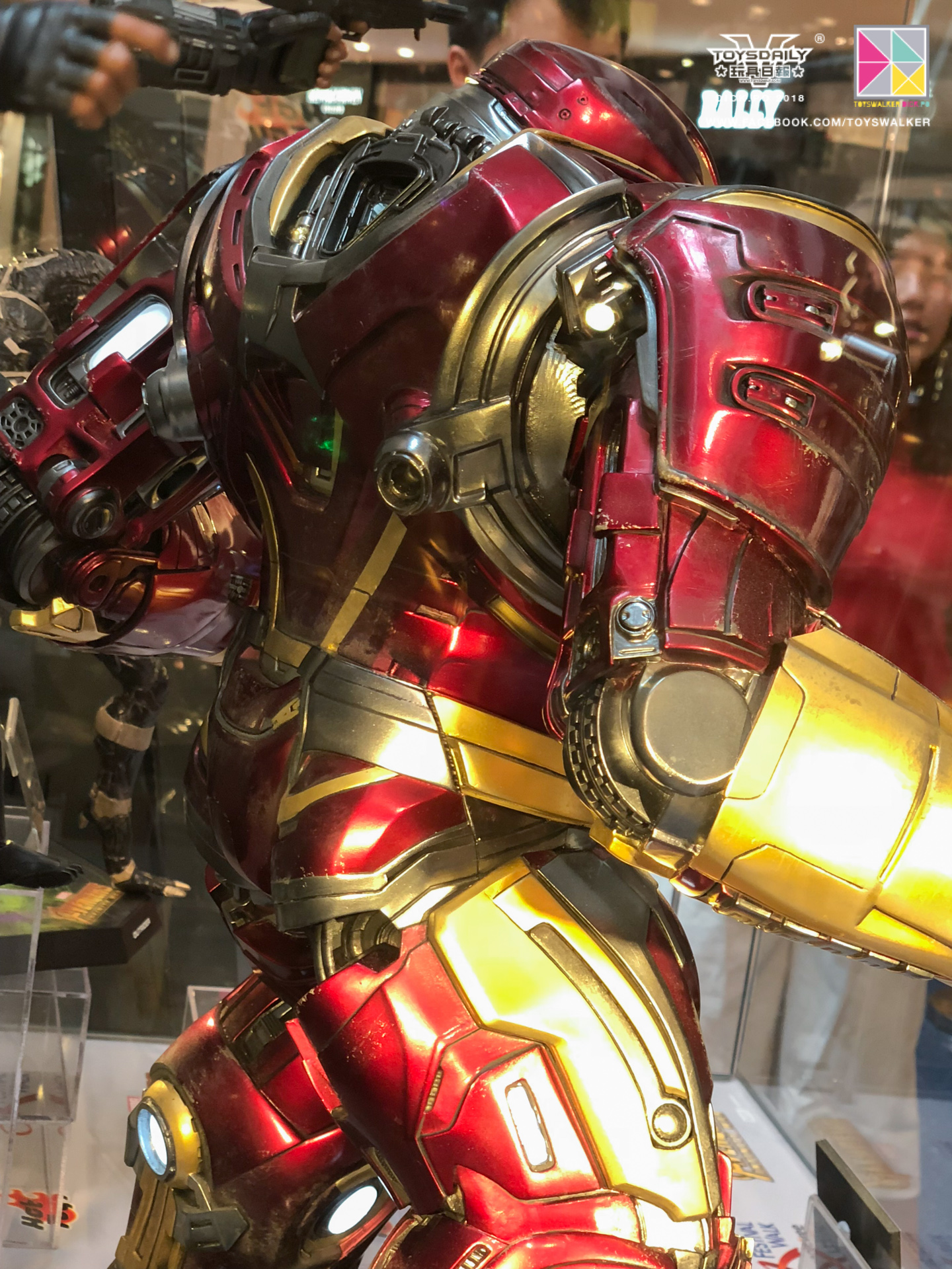 Exhibition Hot Toys : Avengers - Infinity Wars  WoaTWl7l_o