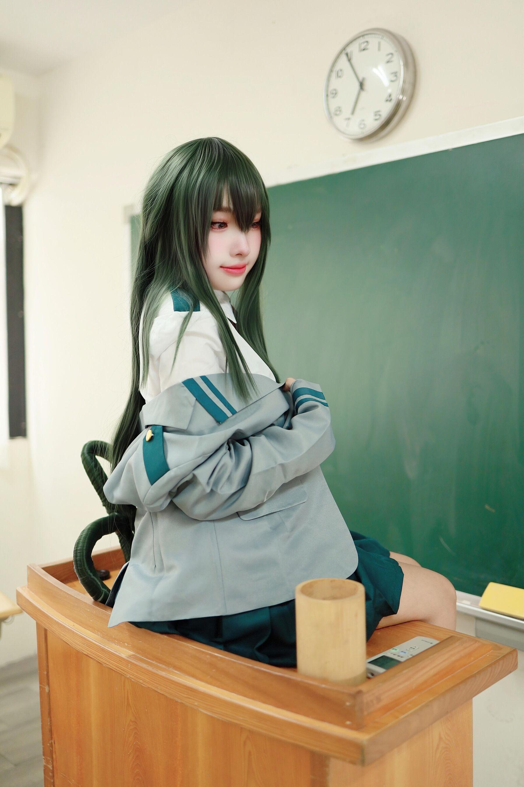 国模套图 慕慕Momo《蛙吹梅雨 学生服 Asui Tsuyu》(22)