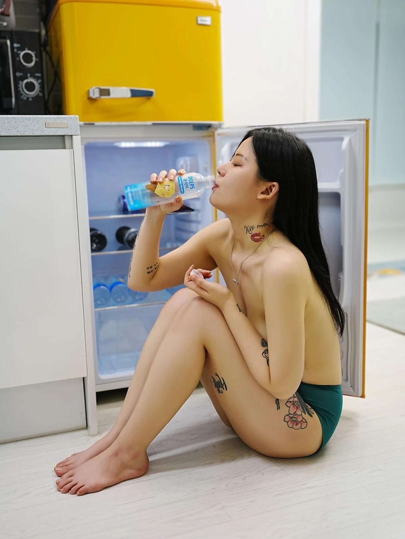 Choi Ri 최리, Photobook Vol.02 「Missy Look」 Set.02(46)