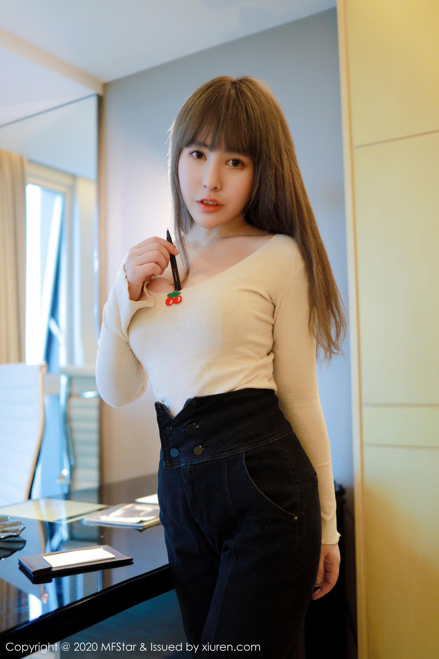 [模范学院MFStar] Vol.284 艾莉Evelyn 《雪白圆润与无比的私房》 写真集(21)