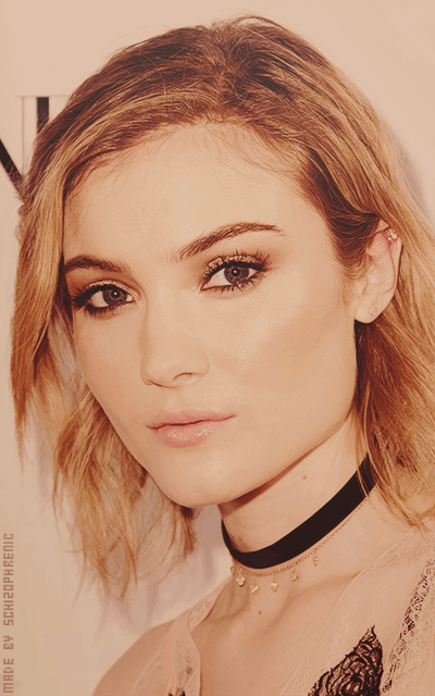 Skyler Samuels VgXR5M6y_o