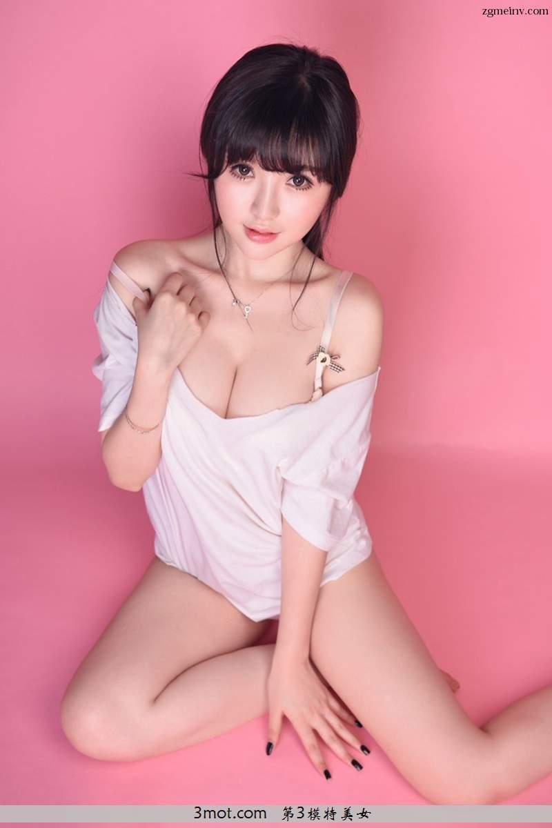 俏皮美女米妮mini小秀乳沟温柔的诱惑(2)