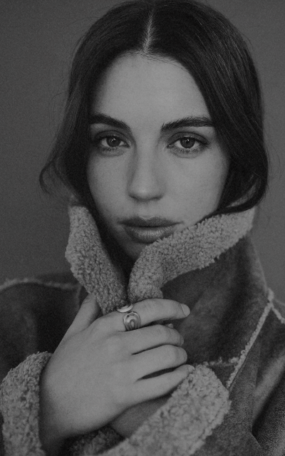 Adelaide Kane EnAakiTg_o