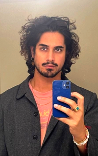 Avan Jogia PFRSEmYm_o