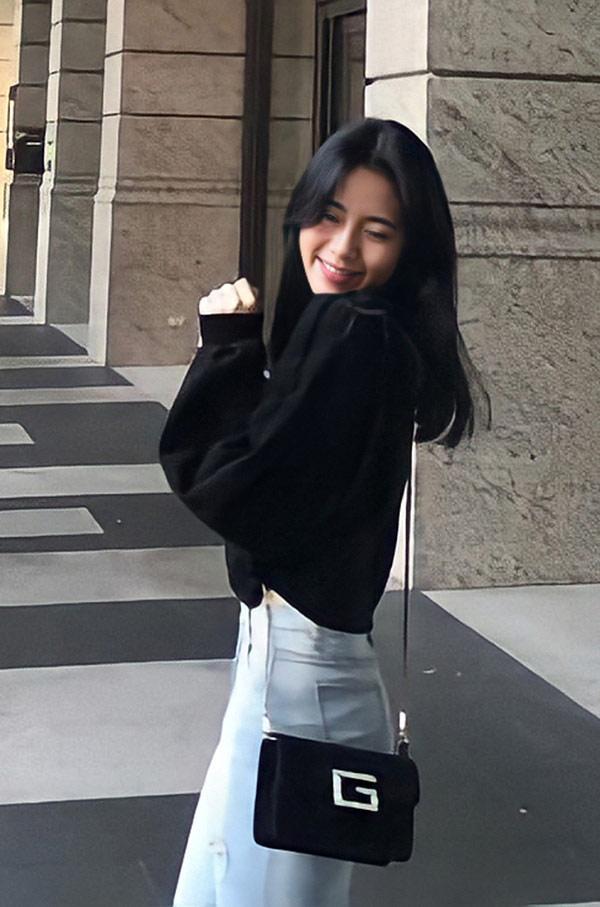 粉嫩的19岁素人美女私拍尺度人体集(11)