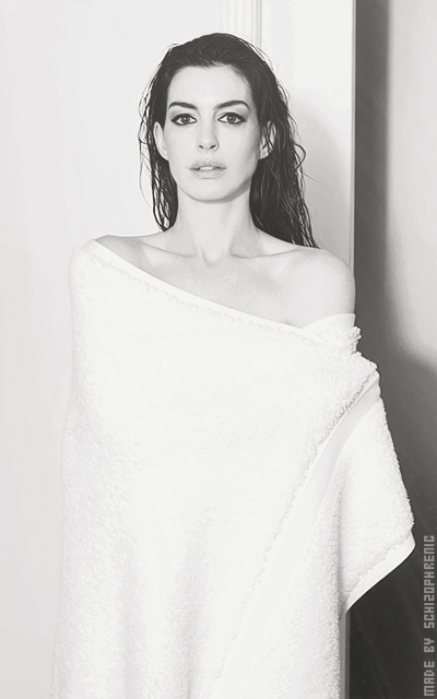 Anne Hathaway 0sNjbyQb_o