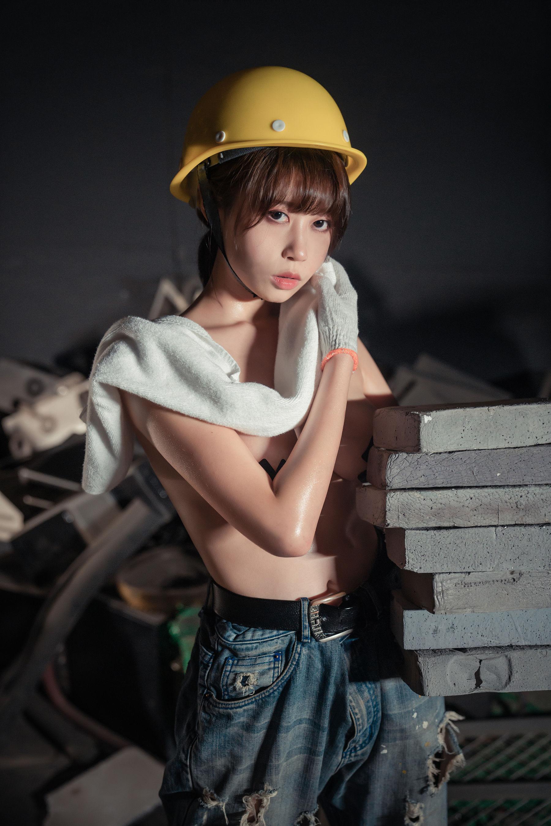 [Cosplay] 奈汐酱nice – 咱们工人有力量 写真集(14)