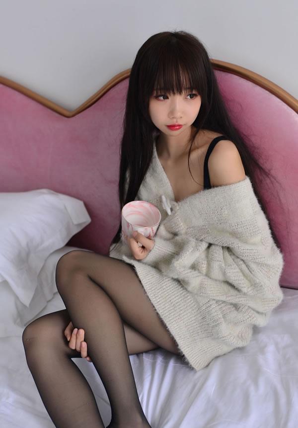 雪琪Cosplay–毛衣少女粉嘟嘟小嘴可爱写真(25)