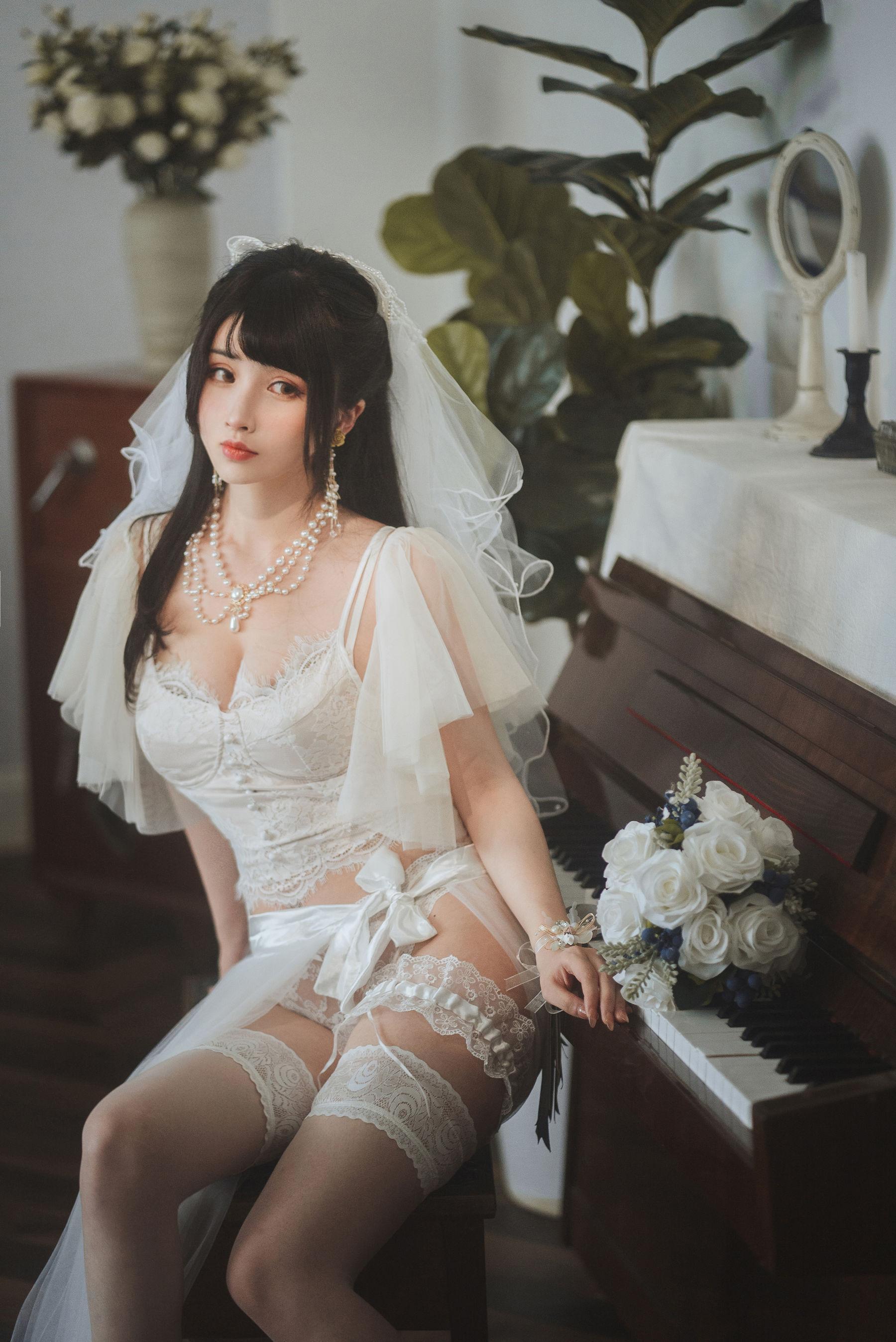 [网红COSER写真] rioko凉凉子 – 透明婚纱(3)