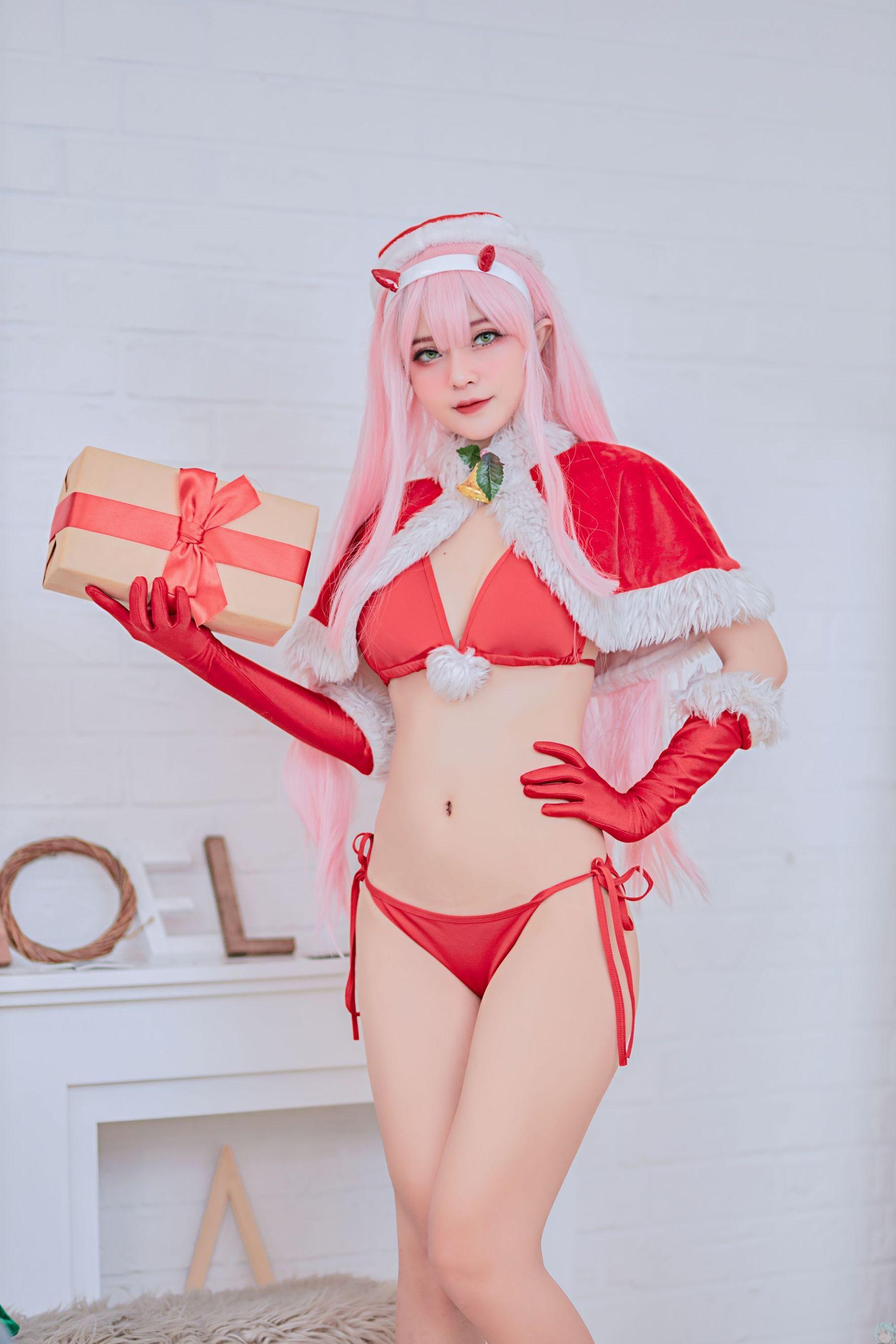 [Cosplay] Azami福利 – Zero Two X-Mas(1)