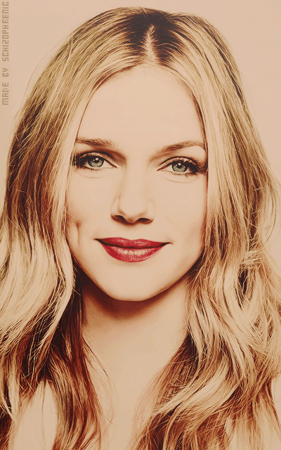 Tracy Spiridakos 2cKN62tH_o