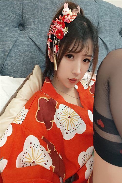 小女巫露娜 黑丝和服写真(31)