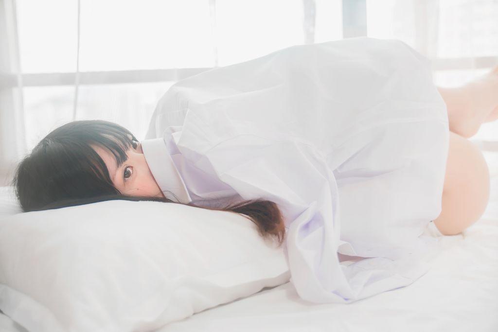 Coser @ 桜 桃 喵 Vol.073: 白 衬衫 双 马尾 (47 photos)(33)