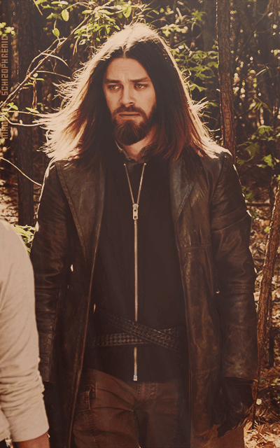 Tom Payne UDuAK172_o