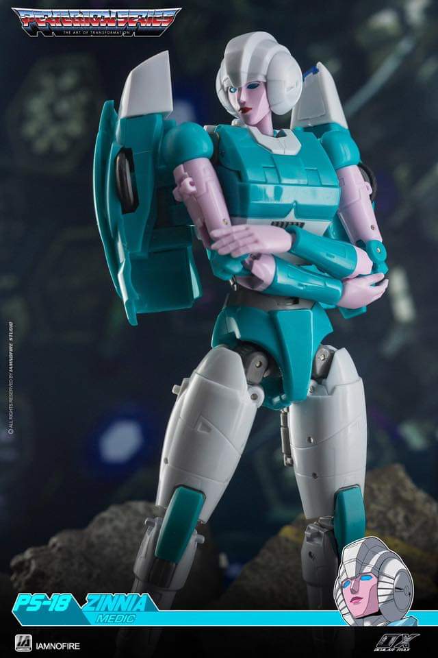 [Ocular Max] Produit Tiers - PS-04 Azalea - aka Arcee/Arcie (G1) ― PS-18 Zinnia - aka Paradron Medic/Médecin - Page 2 G4oWwuXC_o