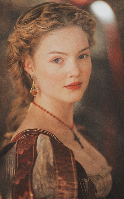 Holliday Grainger YZWrjrVT_o