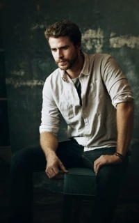 Liam Hemsworth BiS5bYzW_o