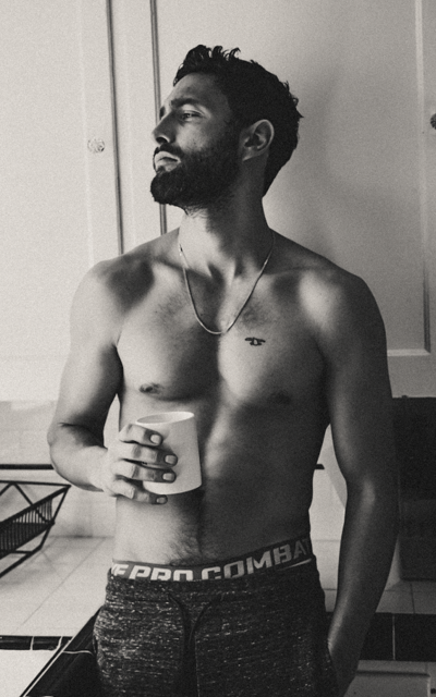 Noah Mills OmaDYbrb_o