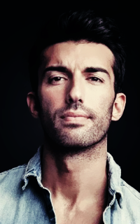 Justin Baldoni DWf4n5vg_o