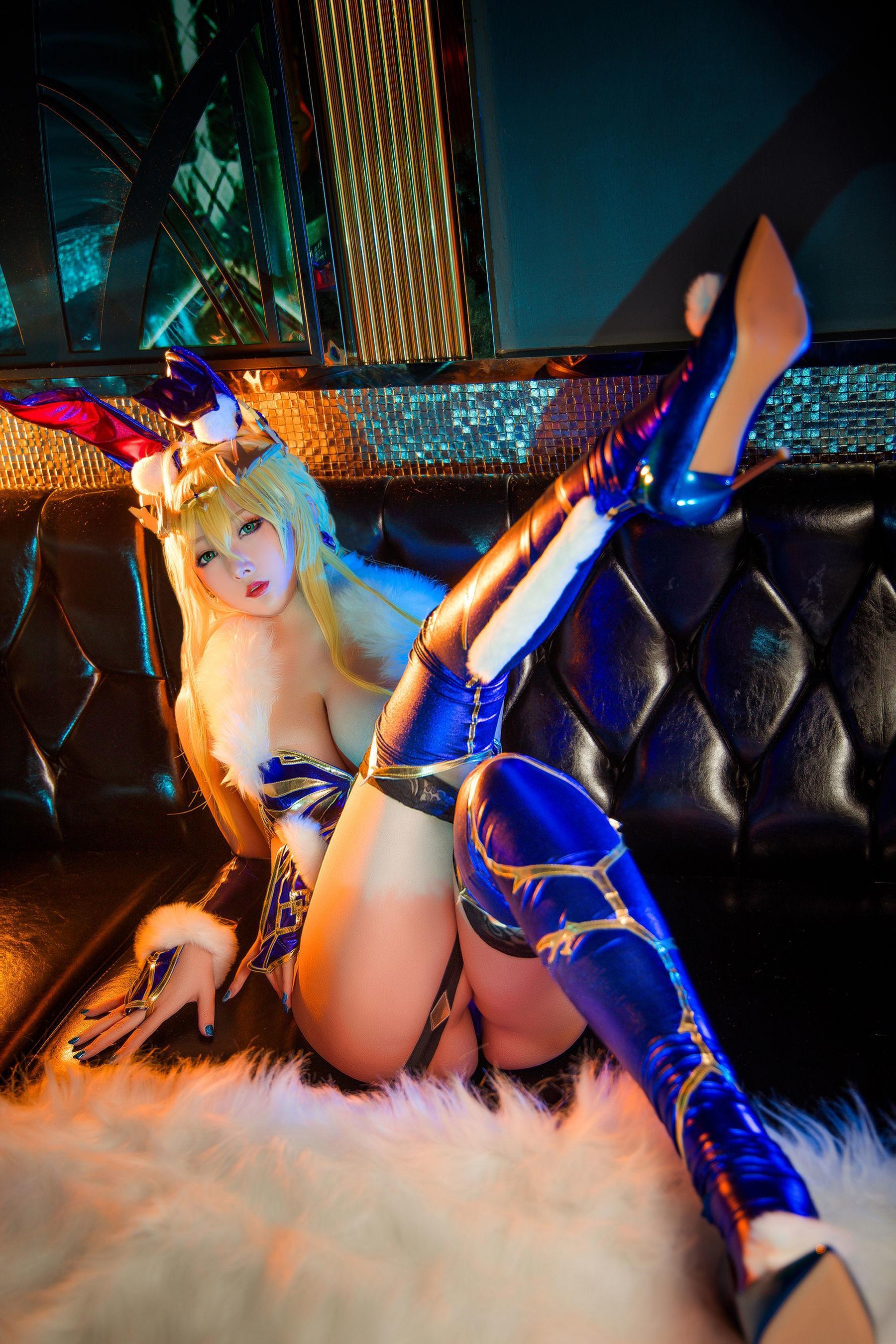 [网红COSER] 高颜值coser念念_D – 白枪呆兔女郎 写真集(13)